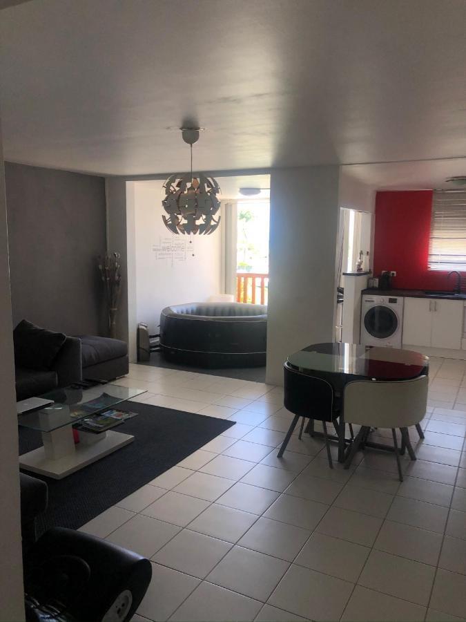 Ebt Housse, Appartement, Jacuzzi Vue Mer, 10 Min Aeroport Et Port Baimbridge Exterior foto